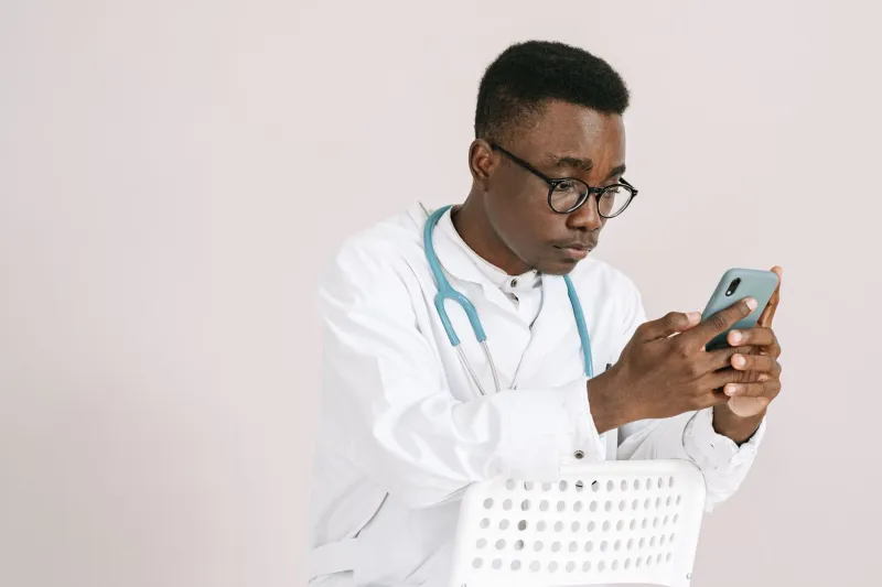 Algoritmi per la vita: come gli sviluppatori africani portano la medicina digitale nelle zone dimenticate