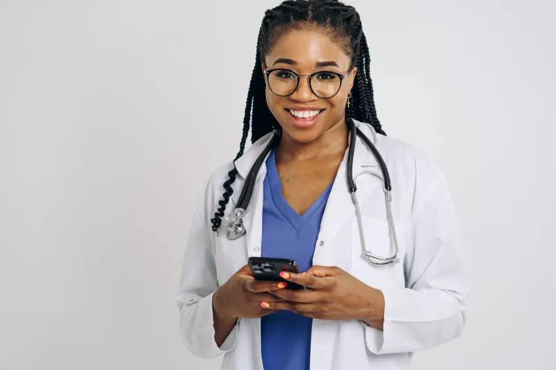 Catene di fiducia: la blockchain al servizio delle missioni sanitarie africane contro i farmaci falsi