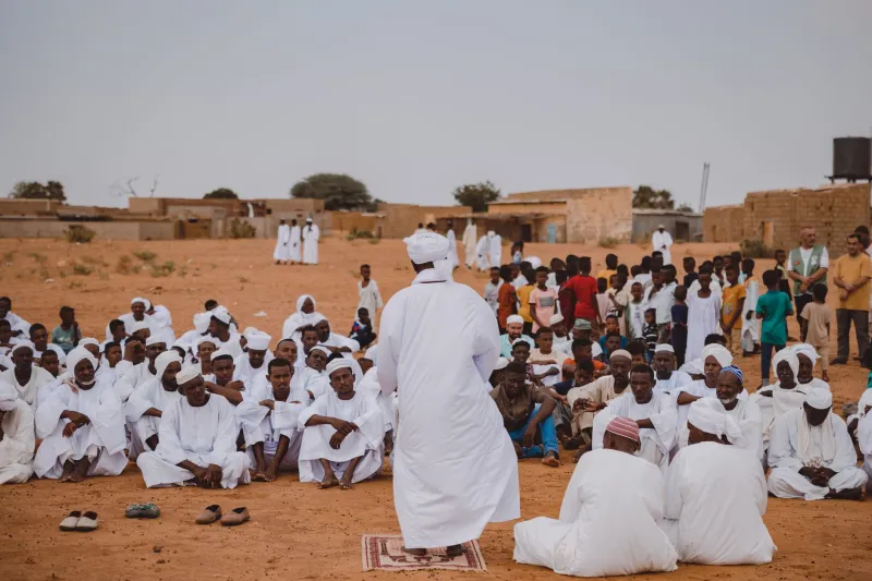 La forza del poco: come alcune missioni africane scelgono deliberatamente il low-tech per costruire comunità autonome